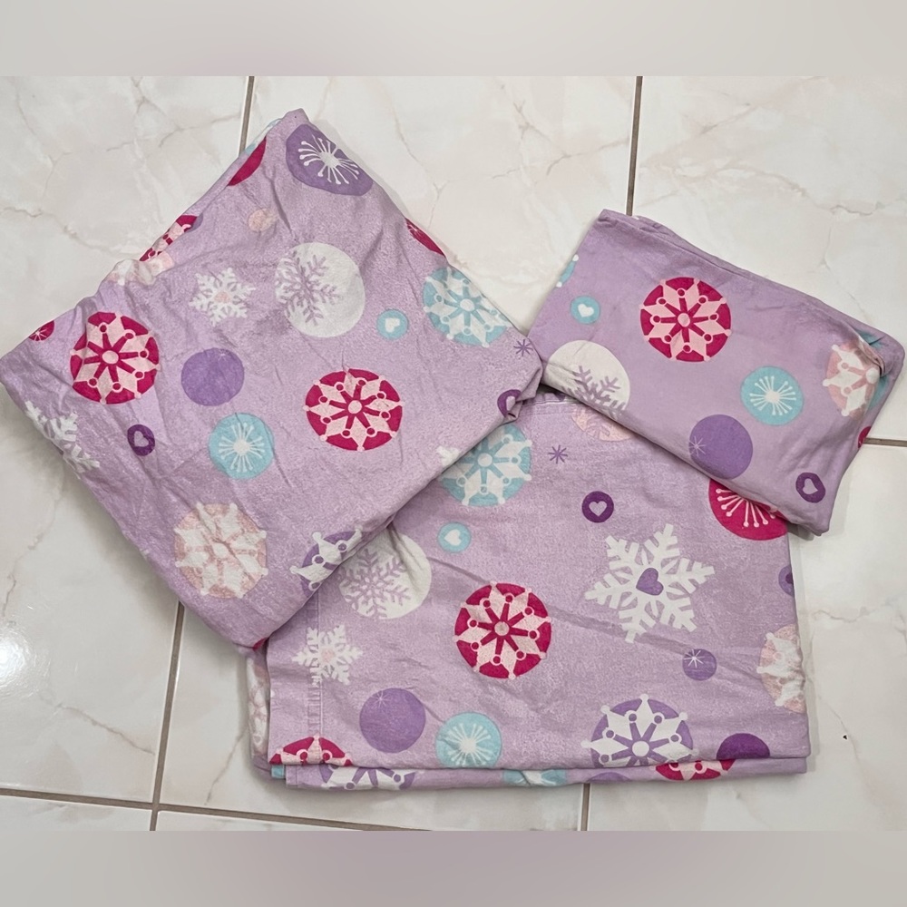 Circo Snowflake Twin Bedsheets